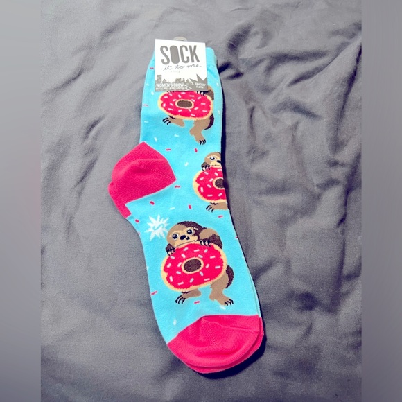 NWT Sock It To Me Snackin Sloth Character Socks - Picture 1 of 4